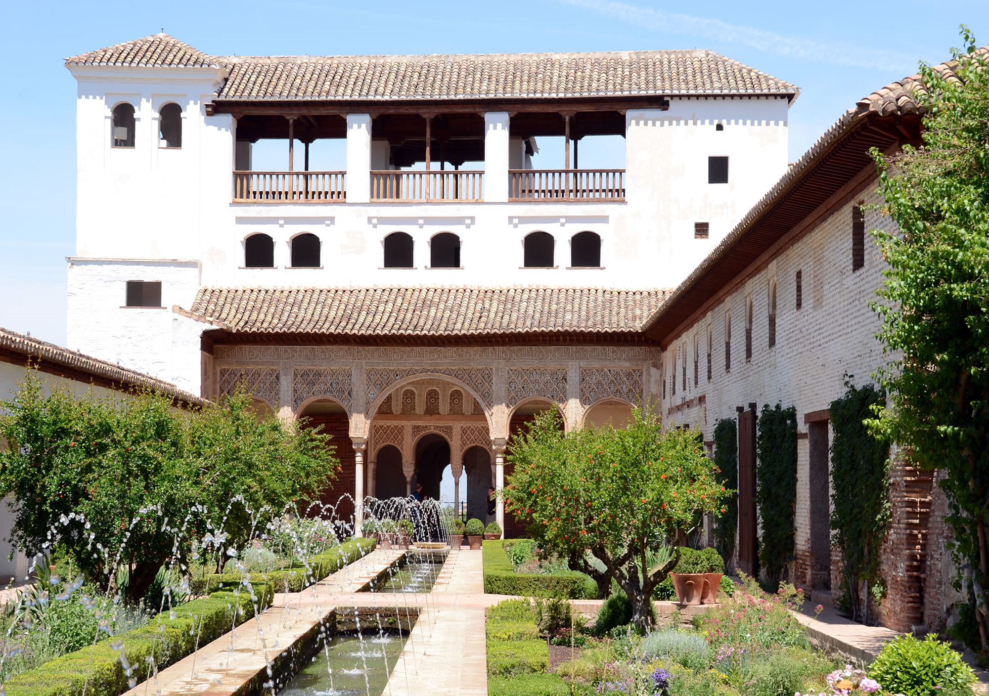 Get book reserve guided tour exploring the Alhambra and the Generalife